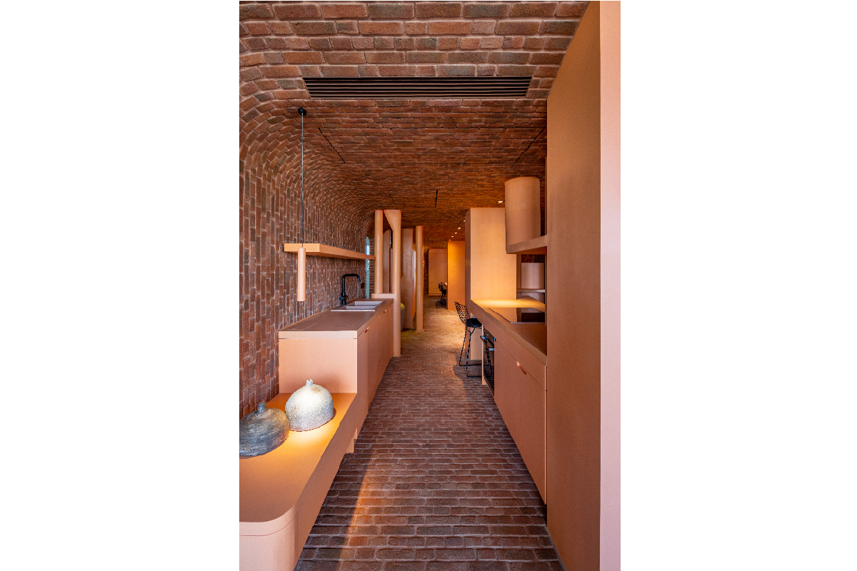 رتبه سوم:  آپارتمان پاکت میانی، تهران، دفتر معماری کراس، مهرداد مکارمی